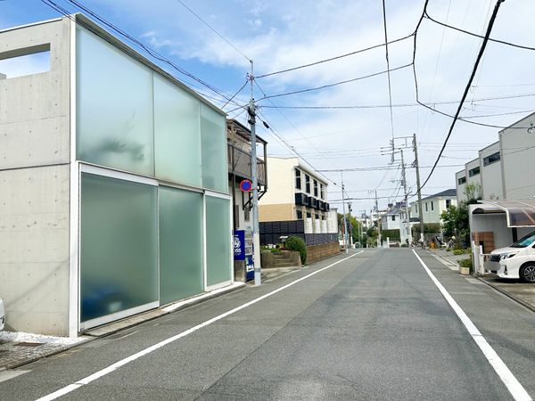 瀬田1丁目ガレージハウス 前面道路含む外観 瀬田1丁目ガレージハウス 前面道路含む外観