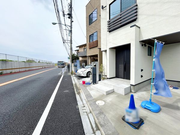玉川3丁目 A号棟 新築戸建 前面道路含む外観 玉川3丁目 A号棟 新築戸建 前面道路含む外観
