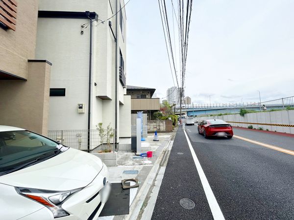 玉川3丁目 B号棟 新築戸建 前面道路含む外観 玉川3丁目 B号棟 新築戸建 前面道路含む外観