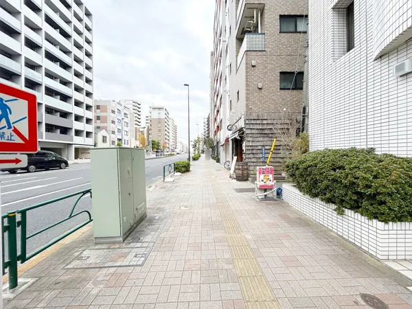 外観（前面道路含む）