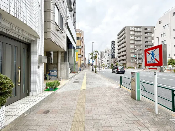 外観（前面道路含む）