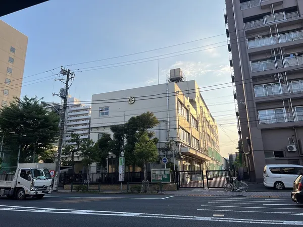 徒歩7分。