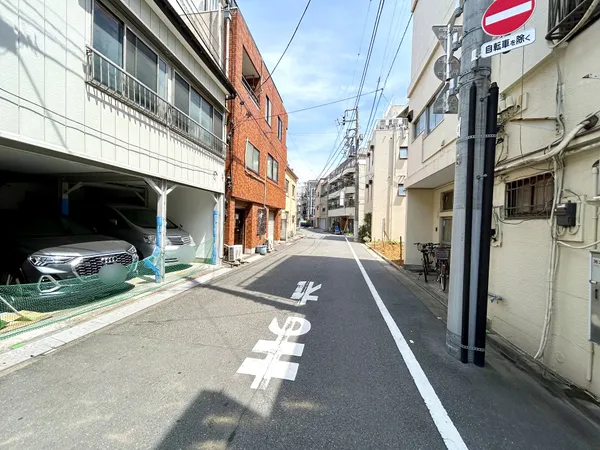 前面道路含む外観