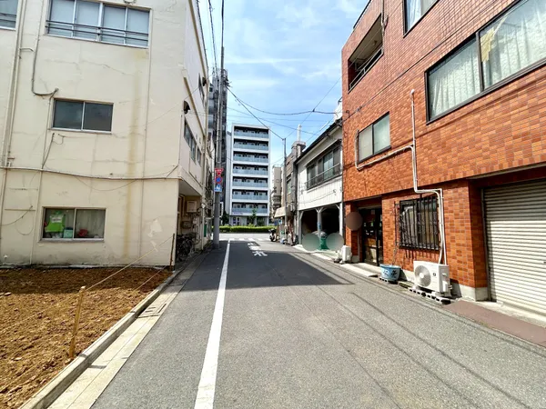 前面道路含む外観