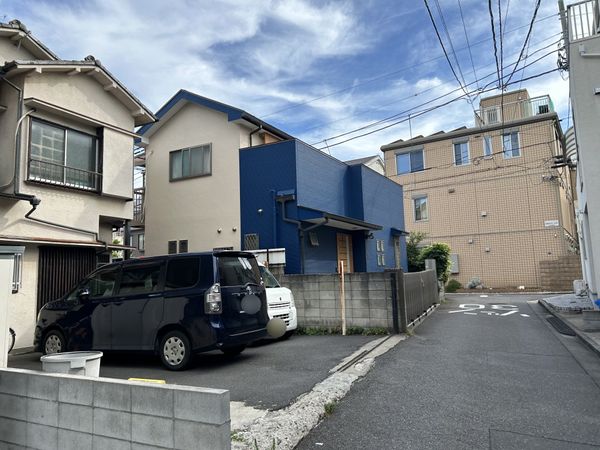 前面道路含む外観