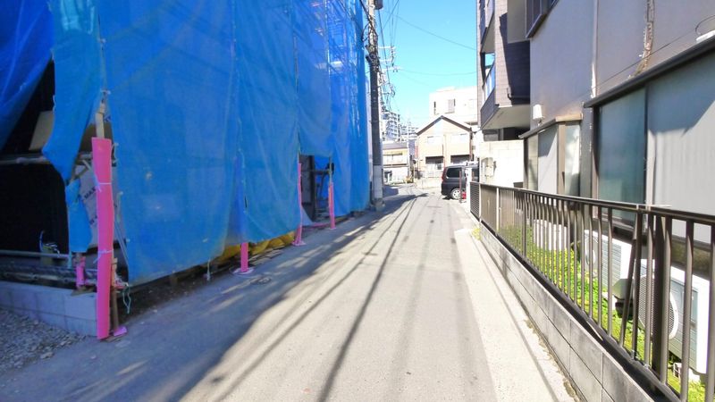 板橋区本町 新築戸建 1号棟 前面道路含む外観