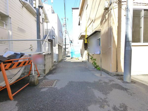 前面道路含む外観