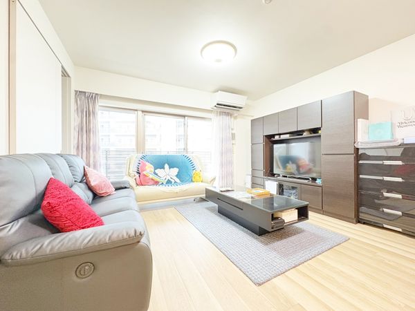 プラウドシティ加賀学園通り リビング