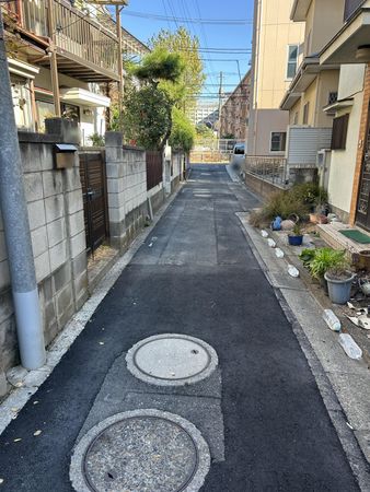足立区足立2丁目古家付土地 前面道路含む外観