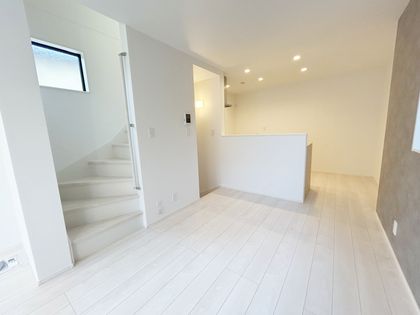 台東区根岸4丁目戸建 リビング