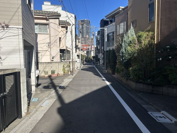荒川区南千住6丁目戸建 前面道路含む外観
