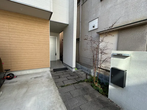 玄関アプローチ