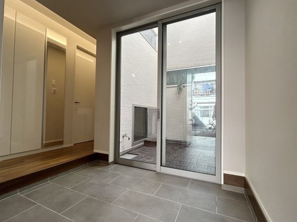 台東区橋場1丁目借地権付戸建 玄関