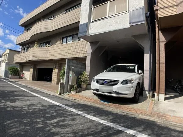 ビルトイン駐車場