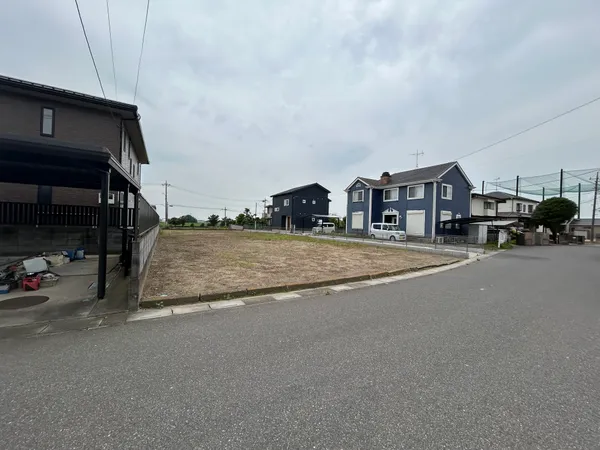 前面道路を含む外観