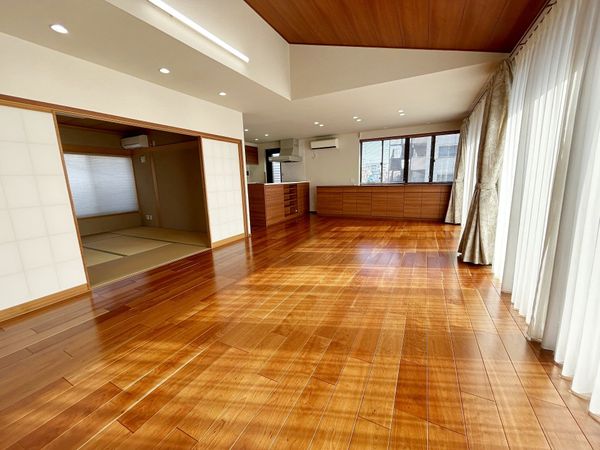 越谷市瓦曽根3丁目 戸建 リビング