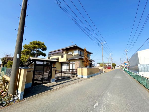 春日部市一ノ割・戸建 前面道路含む外観 春日部市一ノ割・戸建 前面道路含む外観