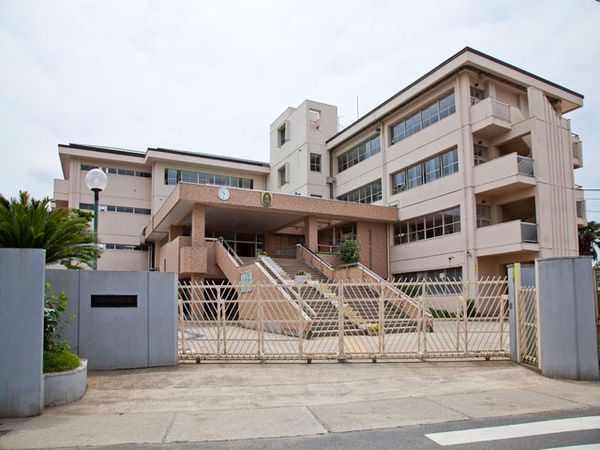 大袋東小学校（約720ｍ）