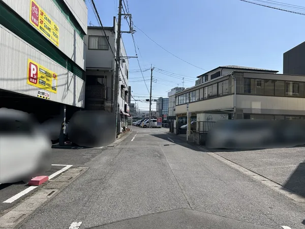 前面道路を含む外観