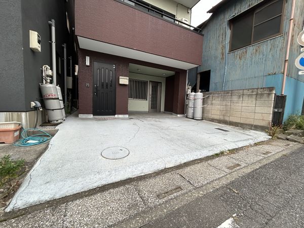 越谷市蒲生1丁目 店舗付き住宅 駐車場