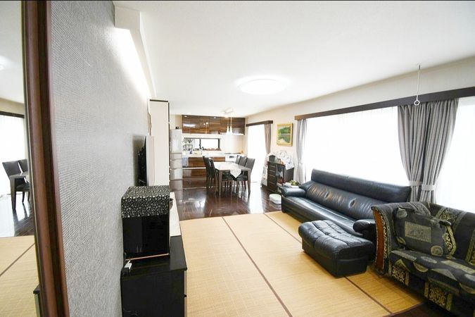 富士見市羽沢1丁目 戸建 リビング