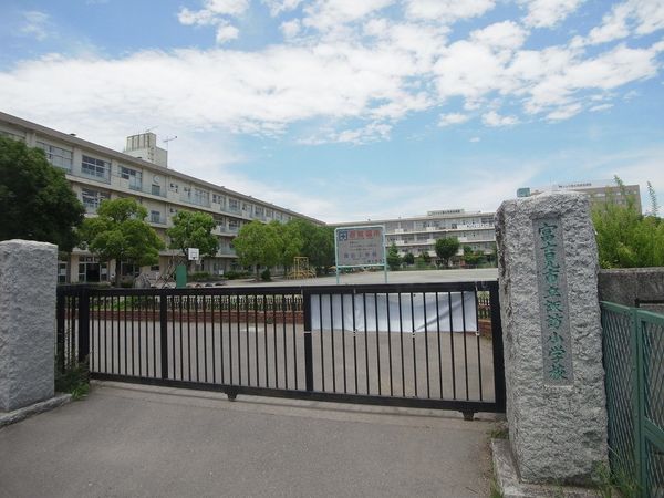 富士見市諏訪2丁目 13号棟 新築戸建 諏訪小学校(約600m) 諏訪小学校(約600m)