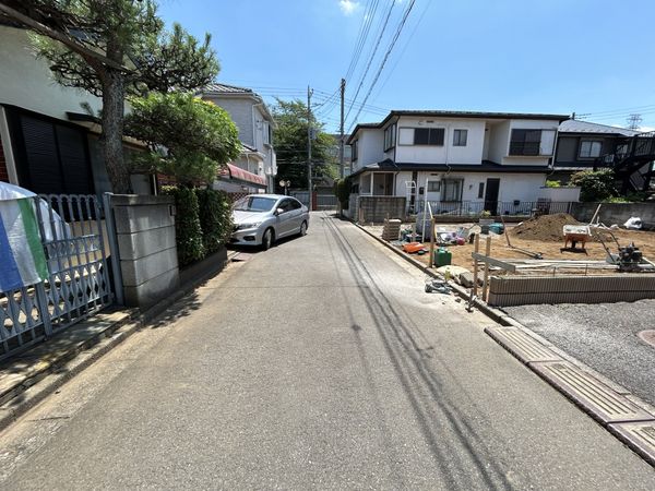 ふじみ野市亀久保 2期 新築戸建 前面道路含む外観