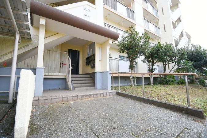 みずほ台団地 9-2号棟 エントランス みずほ台団地 9-2号棟 エントランス