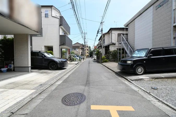 前面道路（北西側）