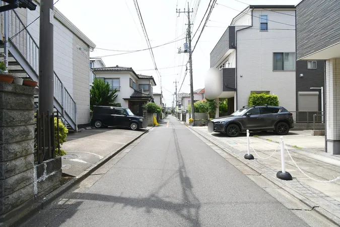 前面道路（北西側）