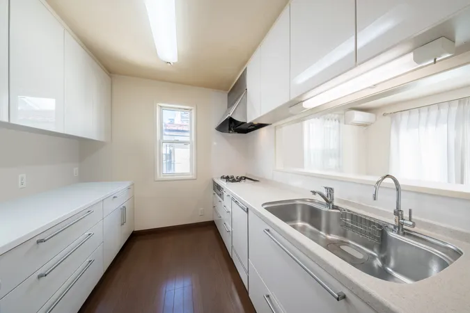 キッチン※画像は実際の室内写真および間取り図をもとに、CGにて再現した「空室リフォームイメージ」であり、実際とは多少異なります。