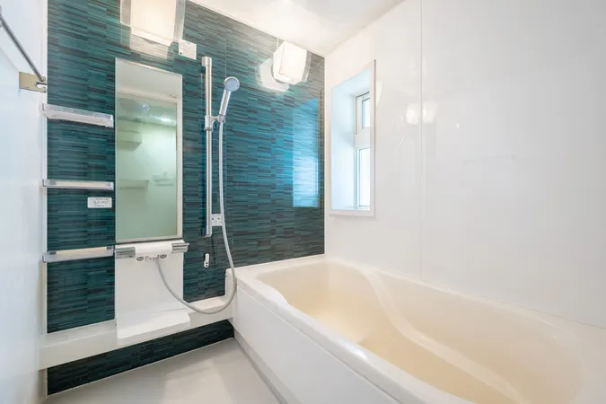 2Fバス※画像は実際の室内写真および間取り図をもとに、CGにて再現した「空室リフォームイメージ」であり、実際とは多少異なります。