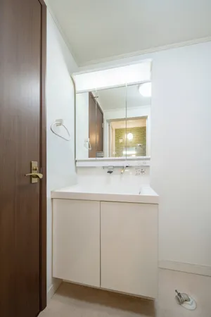 1F洗面所・脱衣所※画像は実際の室内写真および間取り図をもとに、CGにて再現した「空室リフォームイメージ」であり、実際とは多少異なります。