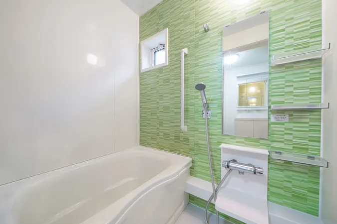 1F浴室※画像は実際の室内写真および間取り図をもとに、CGにて再現した「空室リフォームイメージ」であり、実際とは多少異なります。