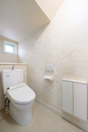 1Fトイレ※画像は実際の室内写真および間取り図をもとに、CGにて再現した「空室リフォームイメージ」であり、実際とは多少異なります。