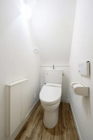 3Fトイレ※画像は実際の室内写真および間取り図をもとに、CGにて再現した「空室リフォームイメージ」であり、実際とは多少異なります。