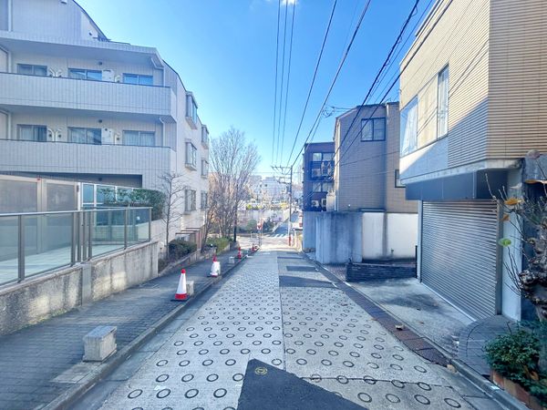 品川区上大崎1丁目戸建 前面道路含む外観 品川区上大崎1丁目戸建 前面道路含む外観