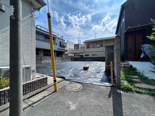 前面道路含む外観