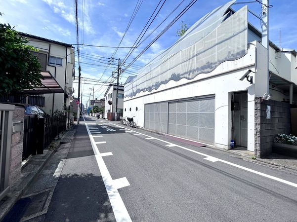 前面道路含む外観
