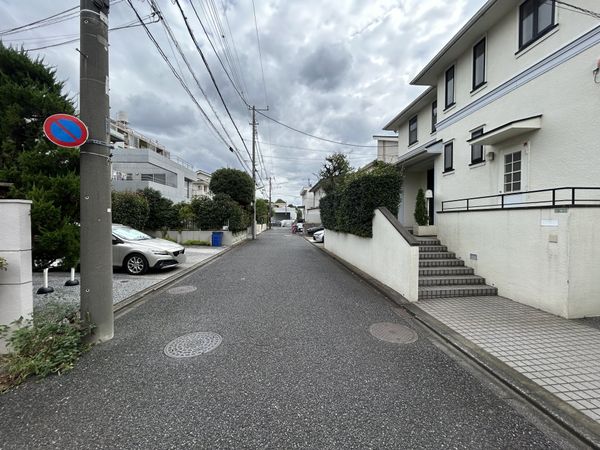 玉川田園調布1丁目戸建 前面道路含む外観 玉川田園調布1丁目戸建 前面道路含む外観