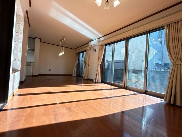 世田谷区東玉川二丁目戸建 リビング