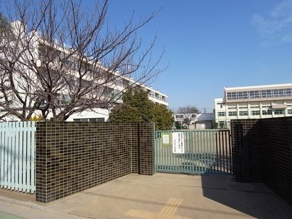 芝中央小学校（約490ｍ）