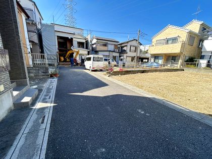 前面道路含む外観