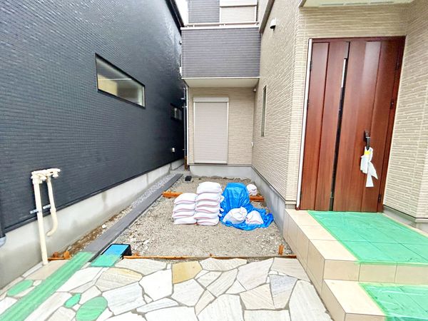 川口市芝宮根町 新築戸建 L号棟 駐車場