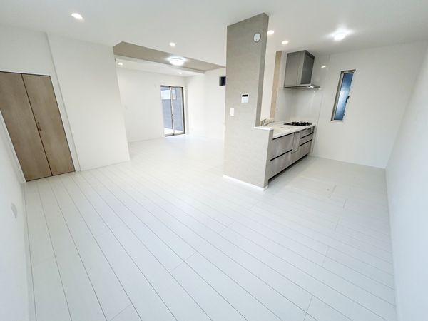 川口市芝宮根町 新築戸建 L号棟 リビング