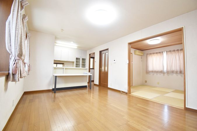 蕨市中央2丁目 中古戸建 リビング
