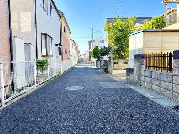前面道路含む外観