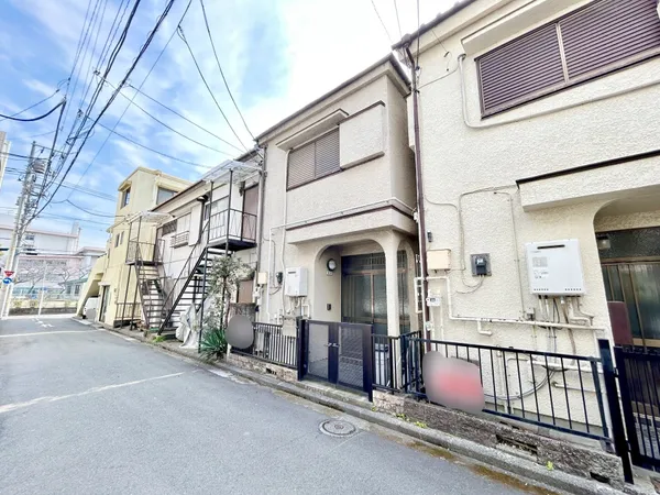 【現地外観写真】周辺環境も併せてご案内させていただきます。実際の住環境をぜひ現地でお確かめください。