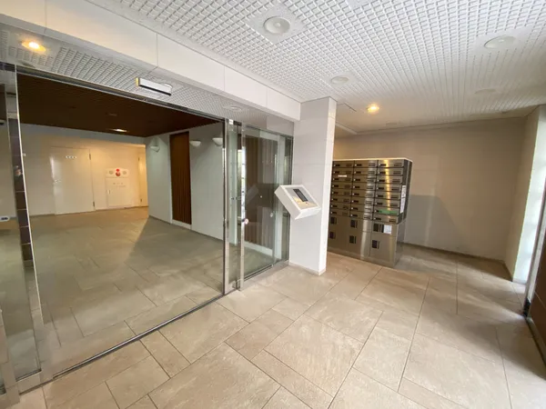 エントランス内観