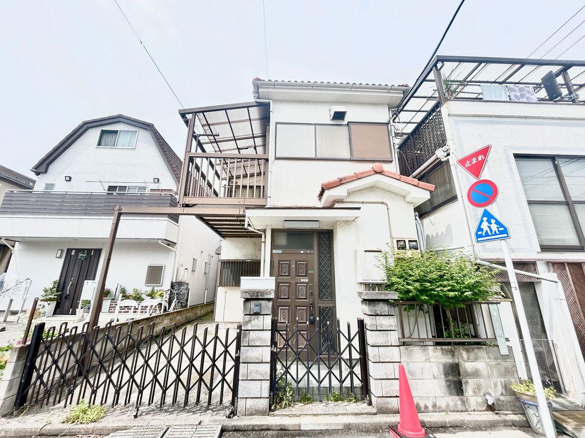 前面道路含む外観
